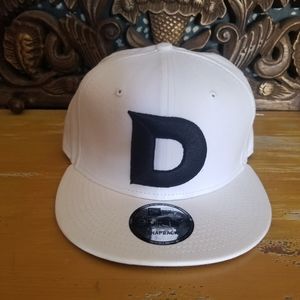 NWT/DATSIK -D Logo- New Era Snapback Hat